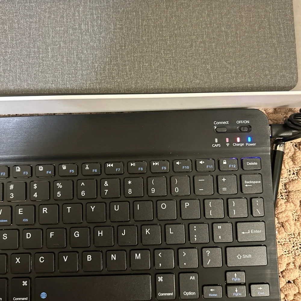 Feonal Tablet ￼10.1 in Model K110 (Keyboard Included)